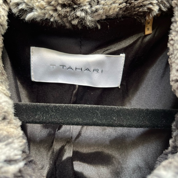 Tahari black/gray/white zebra pattern faux fur vest, waist tie, snap closure, M - Picture 2 of 11